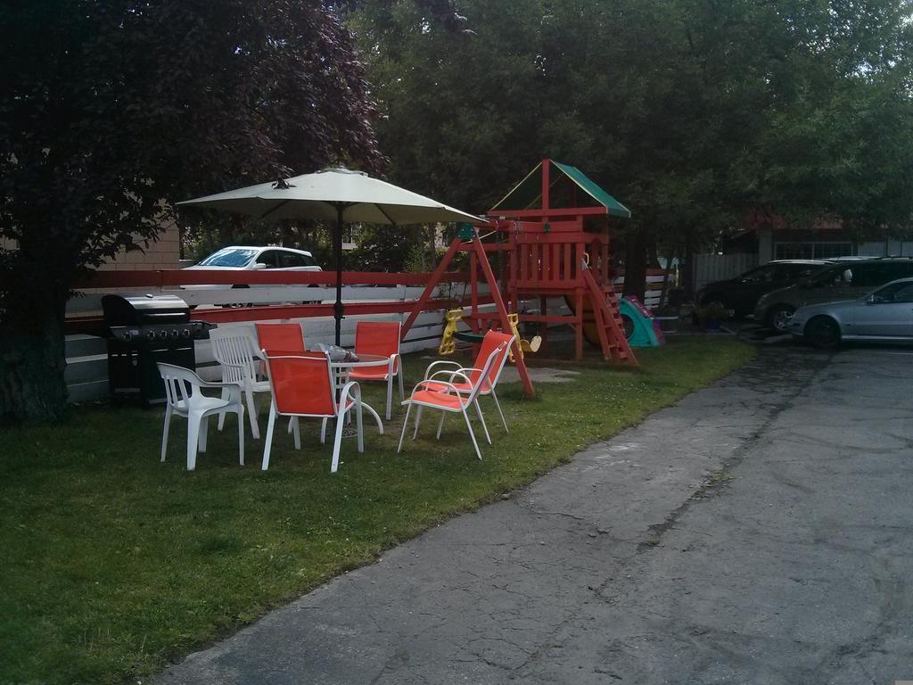 Holiday House Motel Penticton Exterior foto