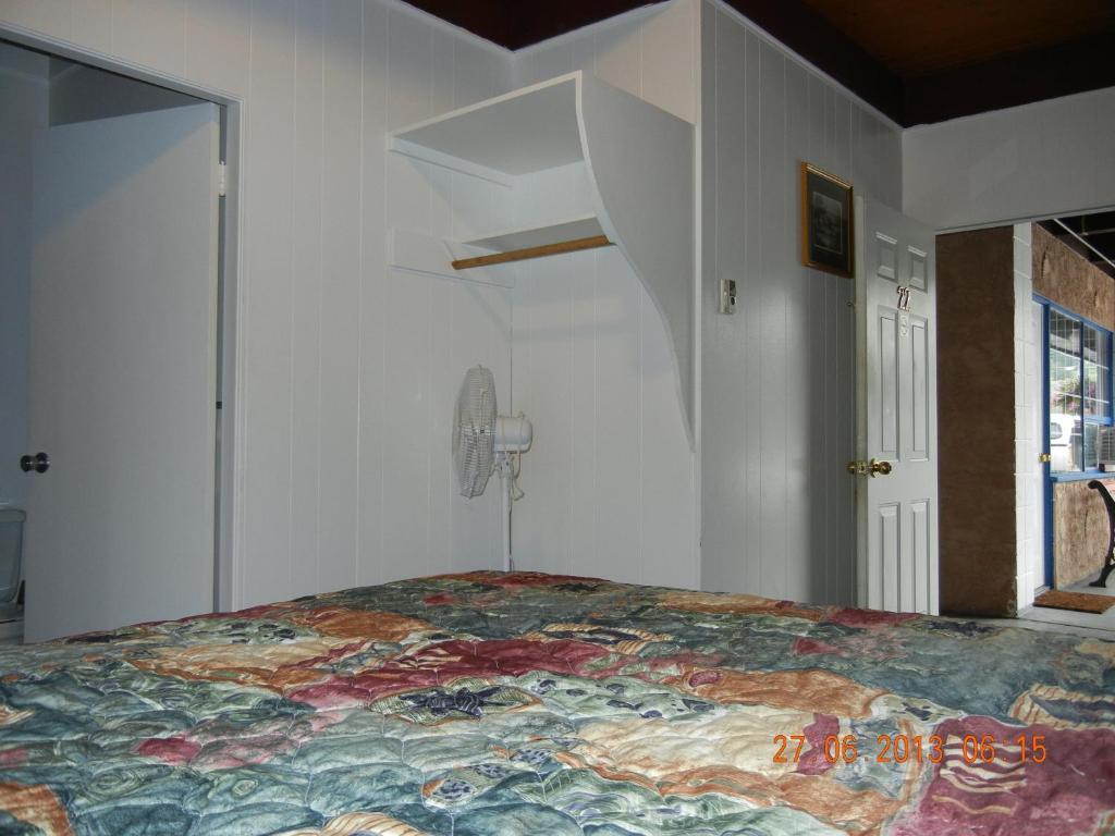 Holiday House Motel Penticton Quarto foto