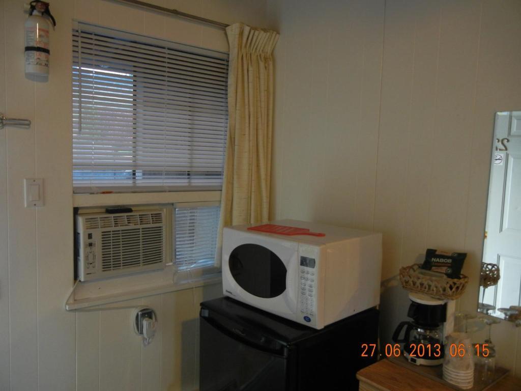 Holiday House Motel Penticton Quarto foto