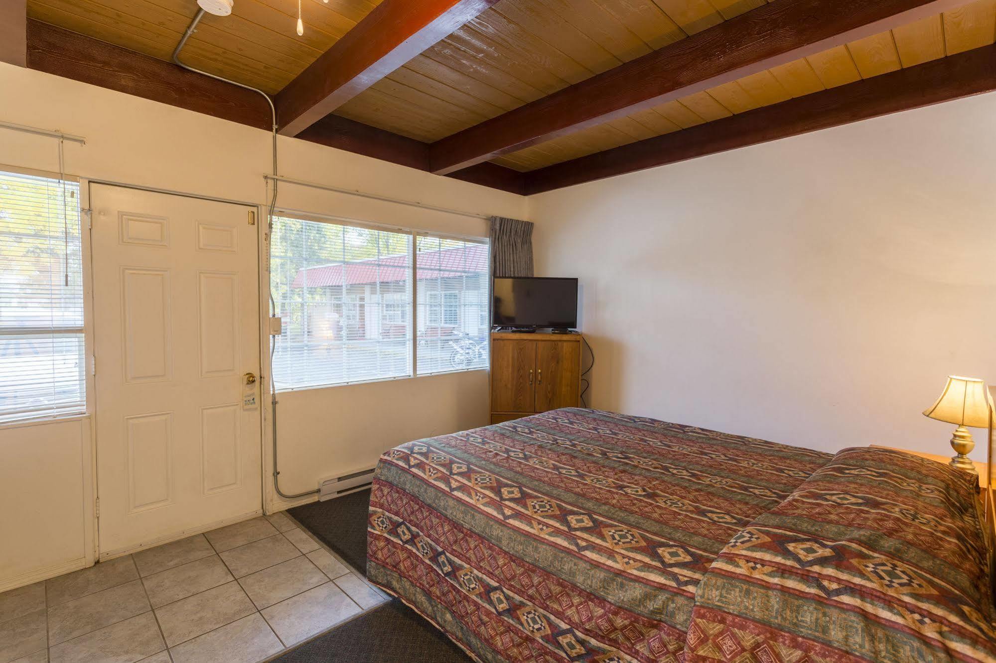 Holiday House Motel Penticton Exterior foto